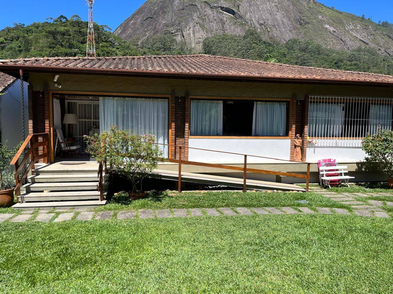 Casa, 3 quartos, 221 m² - Foto 1